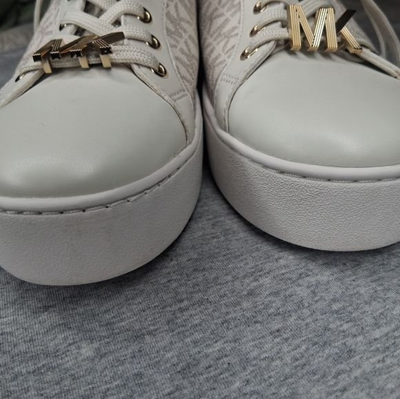 Michael Kors Women's Poppy Lace Up Vanilla Sneakers Gold MK Logo 8M - Picture 15 of 16